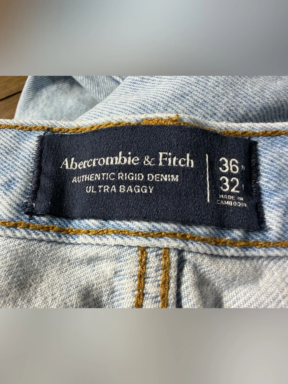 Abercrombie & Fitch Men’s Rigid Denim Ultra Baggy Light Blue Jeans size 36 x 32
